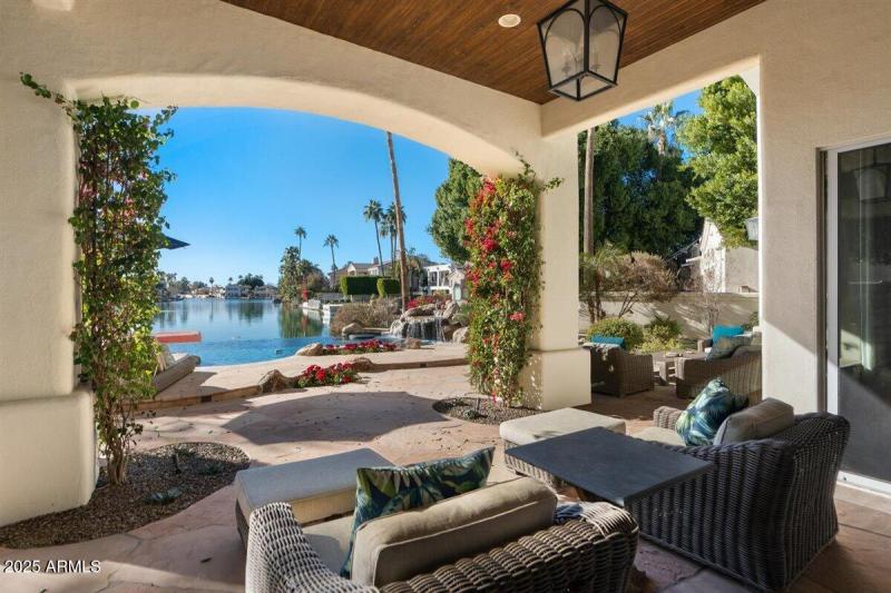 Gorgeous Back Patio w/Views!
