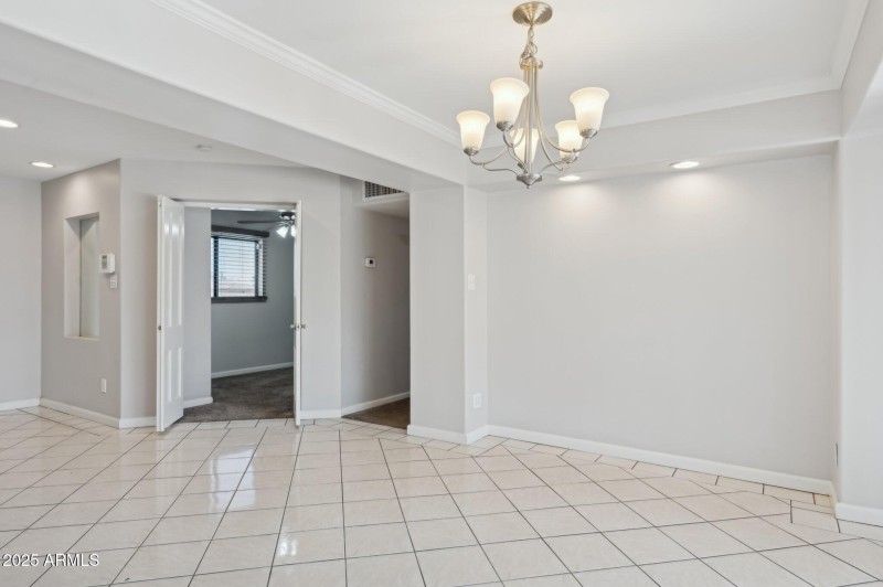 6-web-or-mls-5812-n-22nd-dr