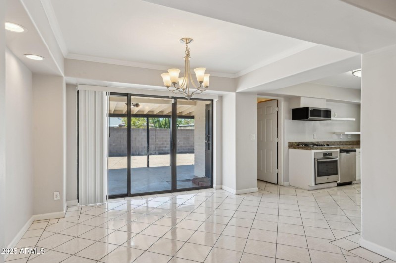 7-web-or-mls-5812-n-22nd-dr