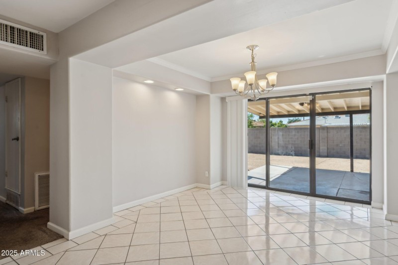 9-web-or-mls-5812-n-22nd-dr