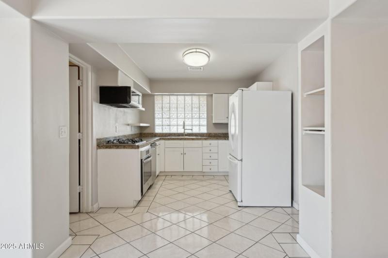 11-web-or-mls-5812-n-22nd-dr