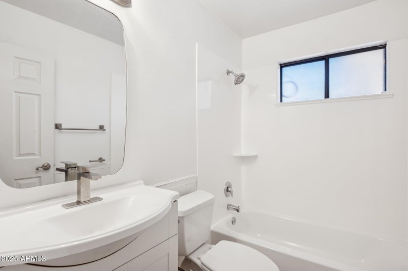 25-web-or-mls-5812-n-22nd-dr