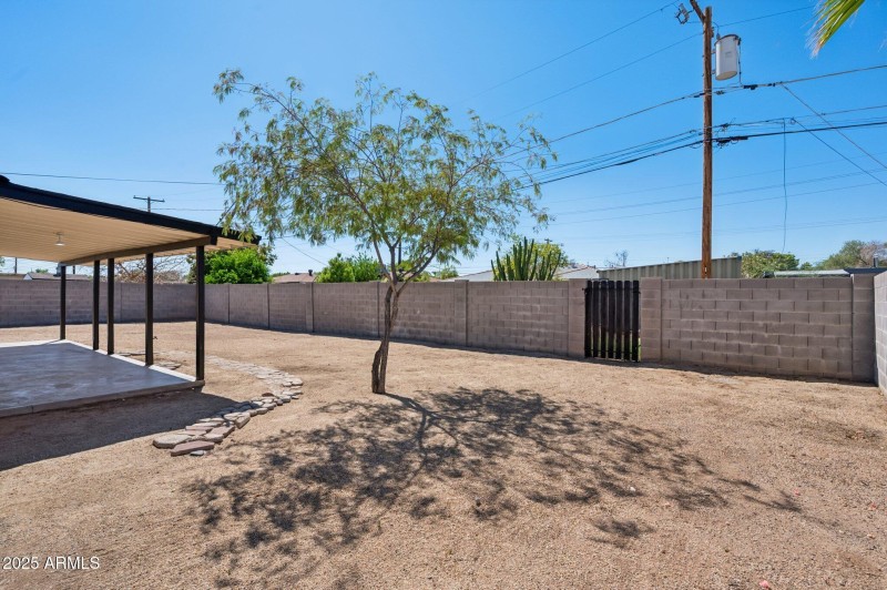 30-web-or-mls-5812-n-22nd-dr