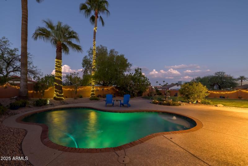 Fun outdoor accent lighting stays