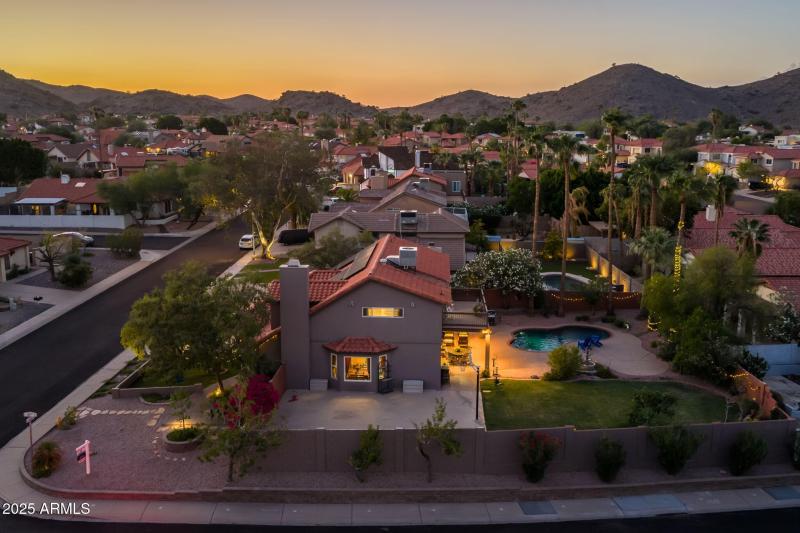 Upper deck with views...