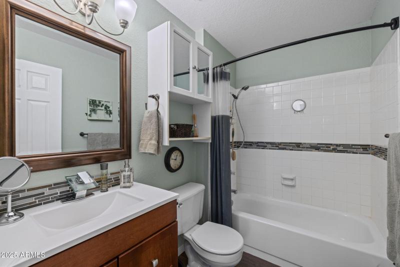 Full upstairs hall Bathroom