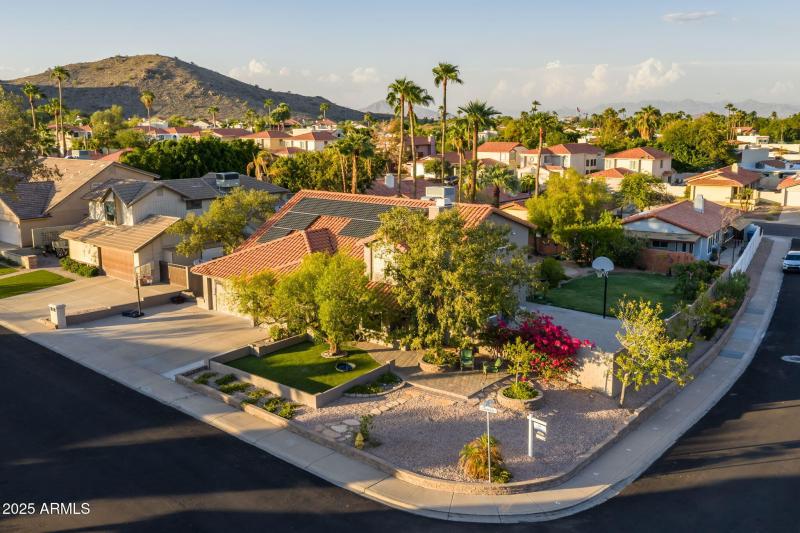 No flat cookie -cutter streets here!