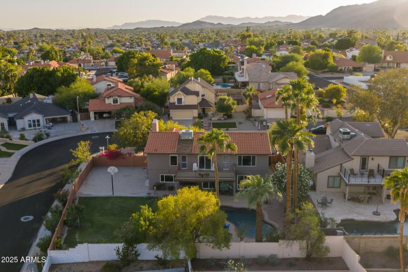 3 bedrooms open to upper deck