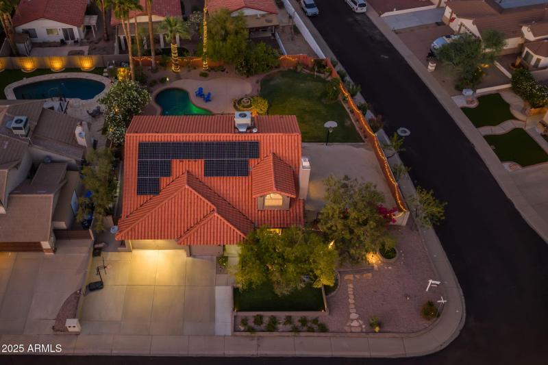 3 car garage/4 car driveway