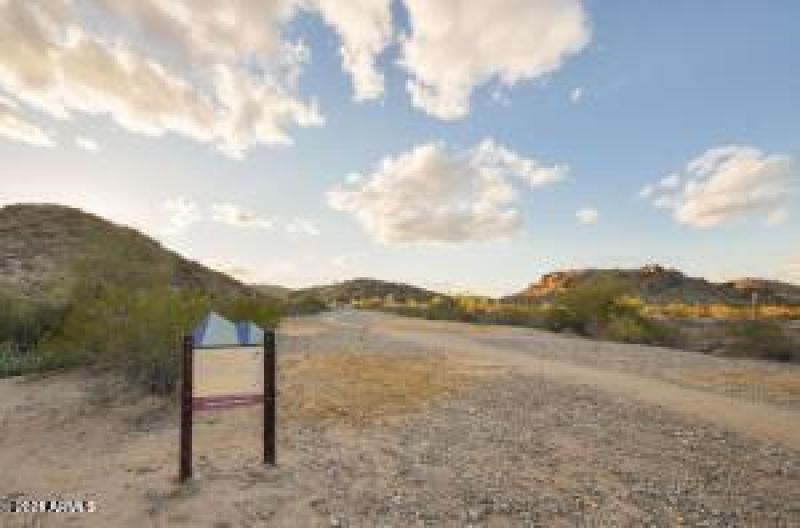 South Mountain Park so close by!