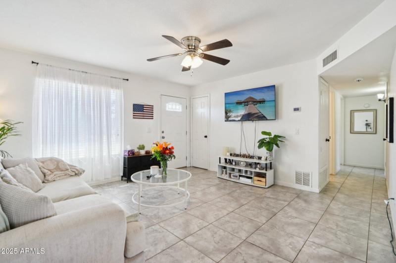 10-web-or-mls-E Duncan St-S2509-010