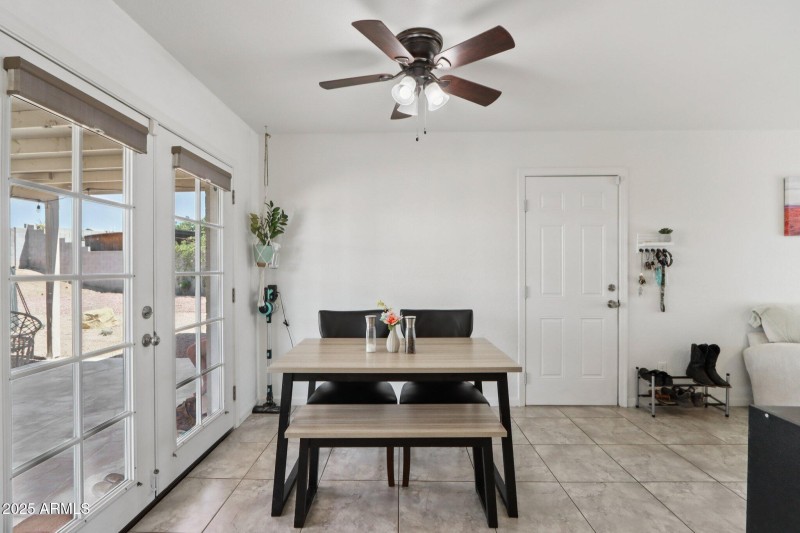 11-web-or-mls-E Duncan St-S2509-011