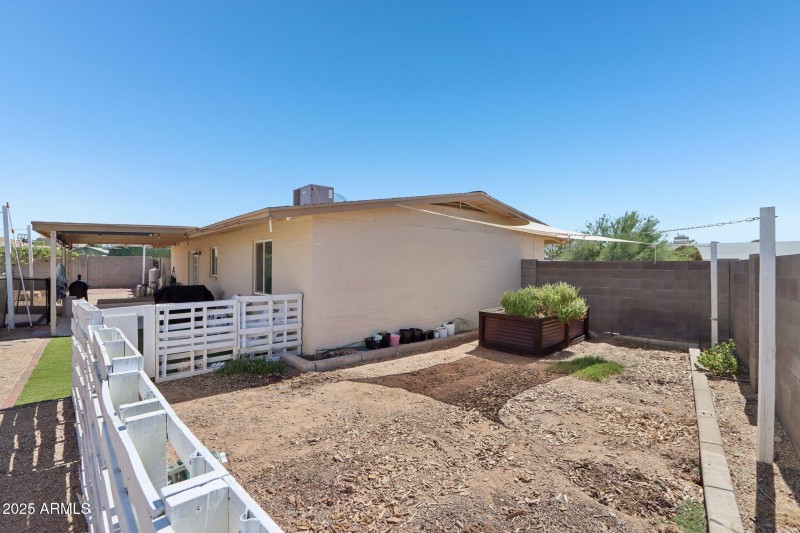 35-web-or-mls-E Duncan St-S2509-035