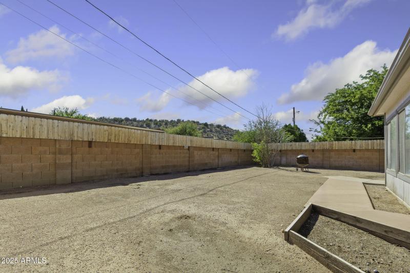 19-web-or-mls-4195-e-valley-ln