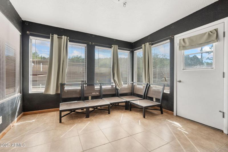 17-web-or-mls-4195-e-valley-ln