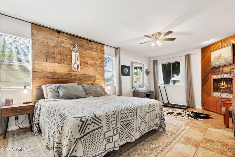 10-web-or-mls-4195-e-valley-ln