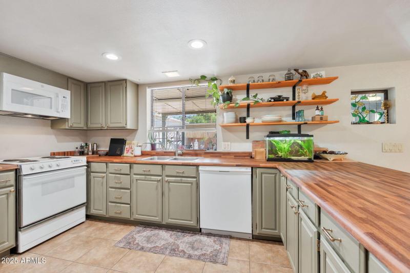 9-web-or-mls-4195-e-valley-ln