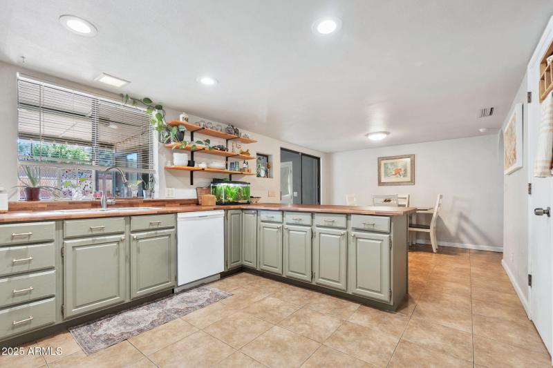 8-web-or-mls-4195-e-valley-ln