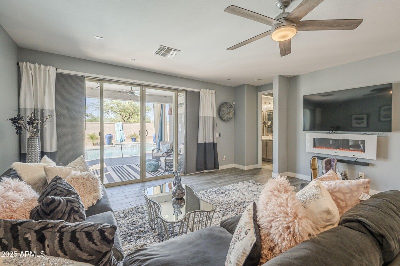 7-web-or-mls-Roy Rogers-7