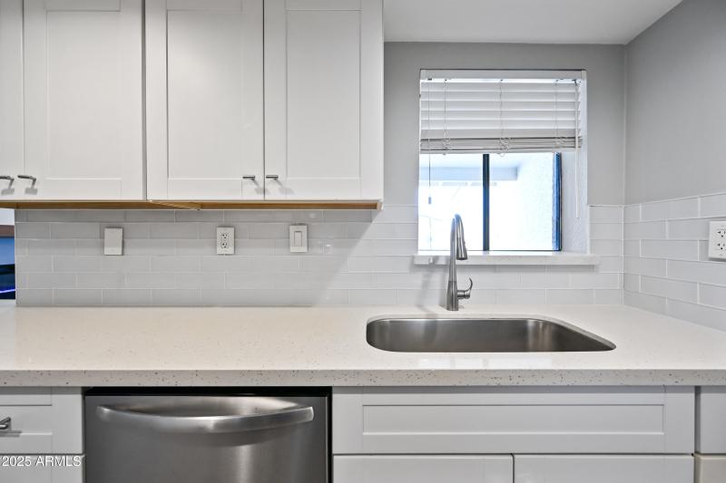 8-6480N82S210-ocupix