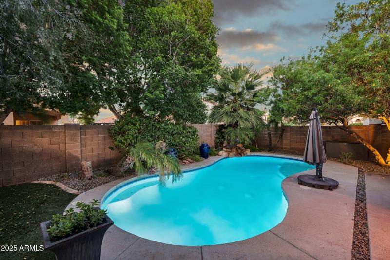 003_44-web-or-mls-dsc07580_370