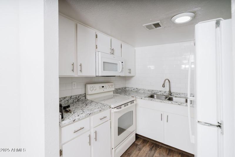 WhatsApp Image 2025-09-16 at 09.08.07