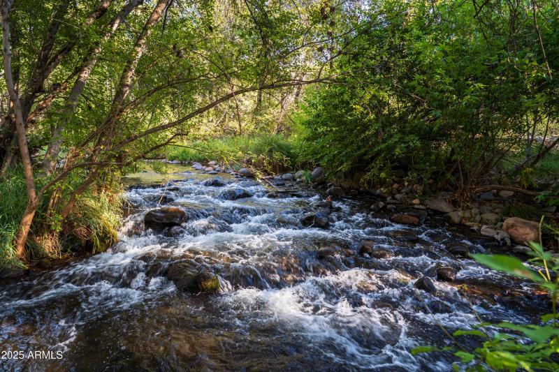 600 ft of Oak Creek Frontage