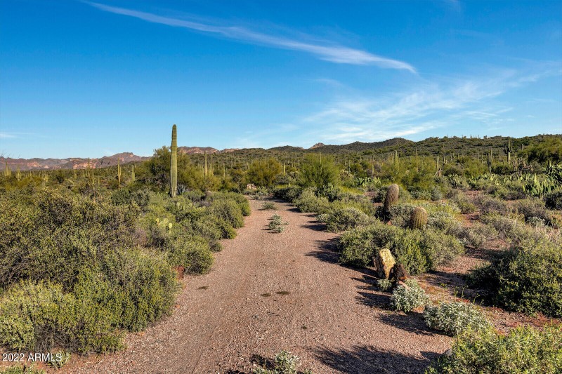 20_3750_South_Blackhawk_Road__020_mls