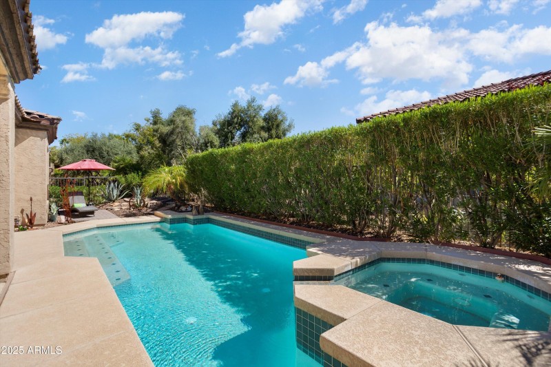 HEATED POOL & SPILLOVER SPA!