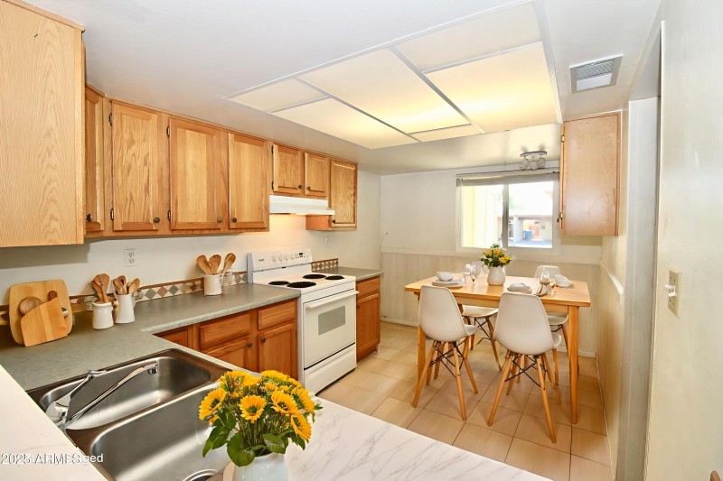 2432 W Eugie Virtually Staged kitchen