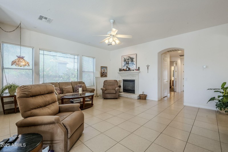 26-web-or-mls-Calle Del Sol-16