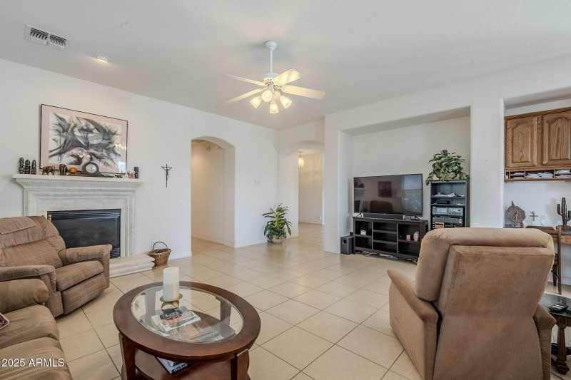 25-web-or-mls-Calle Del Sol-15