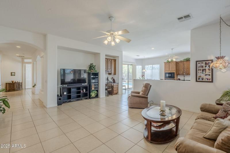 24-web-or-mls-Calle Del Sol-14