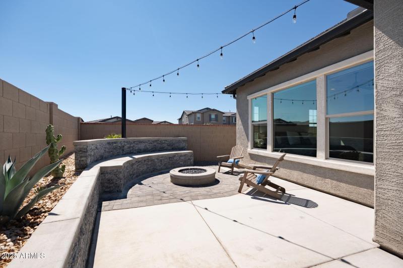 built in fire pit & seating