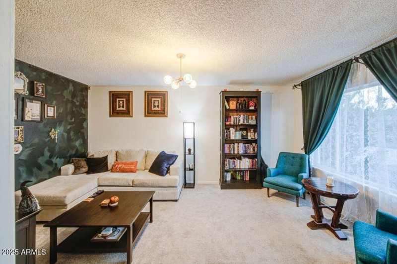 5039 W Mercer livingroom