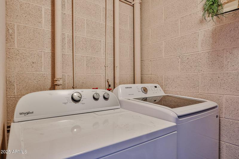 SEPARATE LAUNDRY ROOM