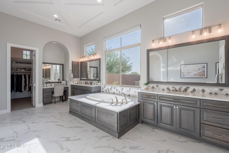 Luxurious Spa-Like Master Bathroom