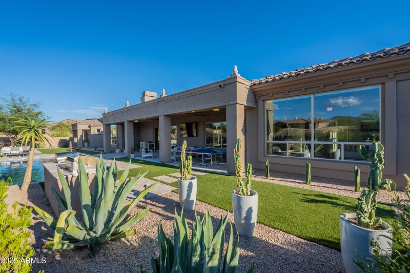 Modern Outdoor Retreat