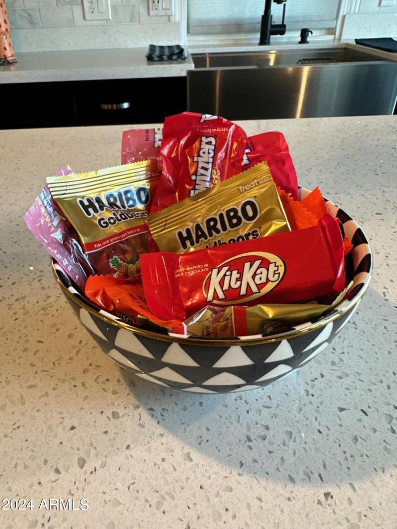 072 QUARTZ COUNTER-CANDY