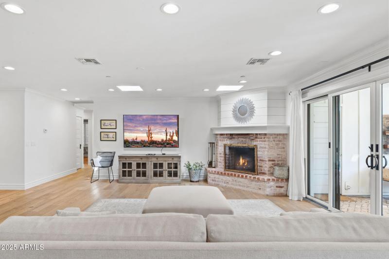 Great Room w Wood Burning Fireplace