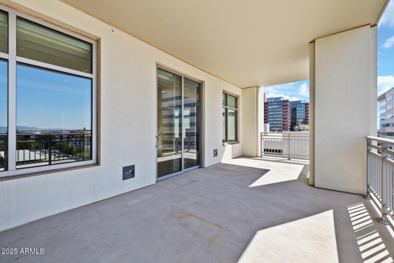 2211 E Camelback Rd - 338