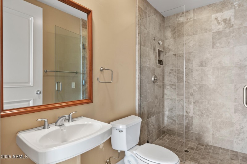 2211 E Camelback Rd - 273