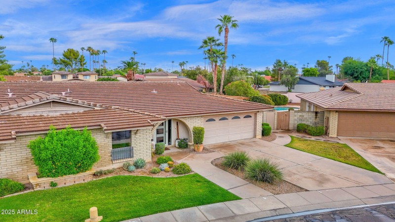 Lovely Cul-de lot with big yard