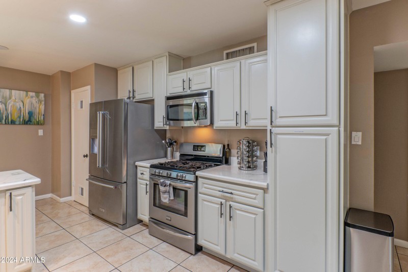 1749 East Medlock Drive-print-013-006-ki