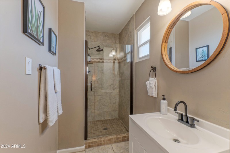 1749 East Medlock Drive-print-018-013-ma