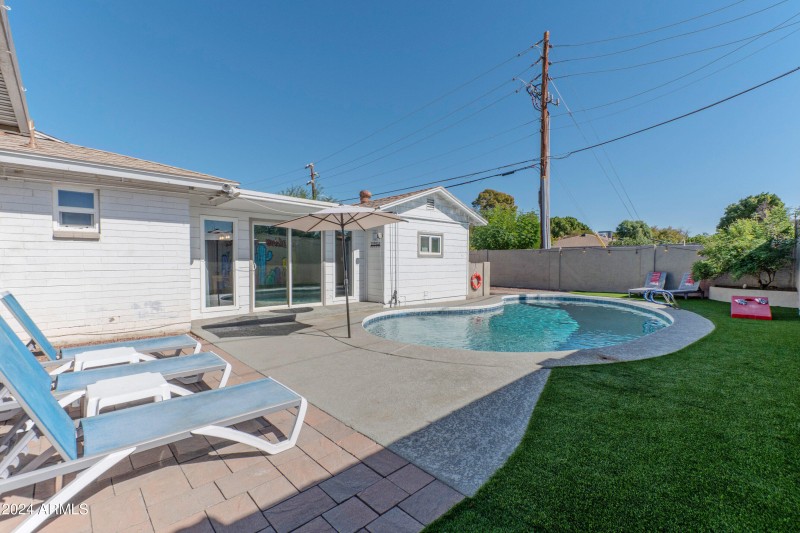 1749 East Medlock Drive-print-026-023-ba