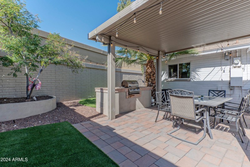 1749 East Medlock Drive-print-031-030-ga