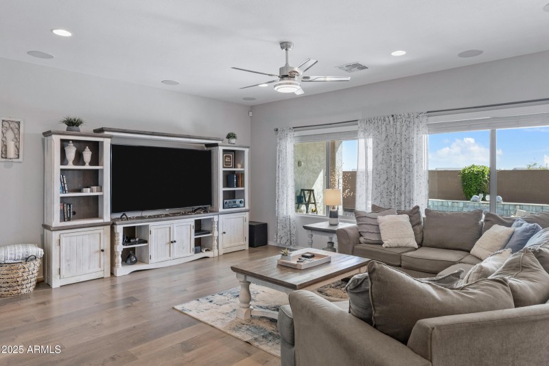 6703 W Springfield Wy-12