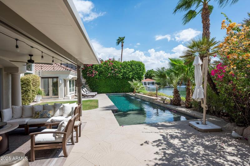 A backyard you will never leave