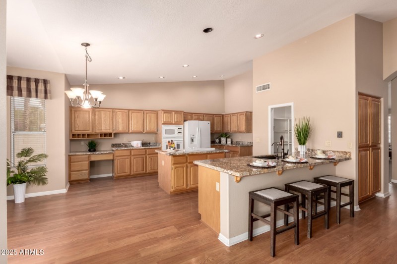 14 - Kitchen W/Pantry